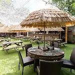 Hotel-restaurant Logis L'aubrac لاغيول