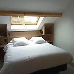 Hotel-restaurant Logis L'aubrac 3* لاغيول