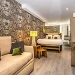 Hotel-restaurant Logis L'aubrac فندق لاغيول