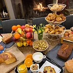 Hotel-restaurant Logis L'aubrac فندق لاغيول