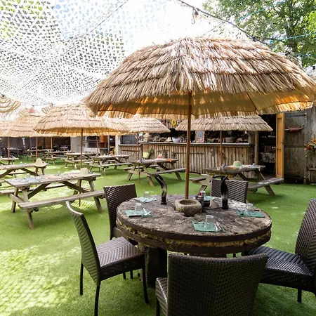 Hotel-restaurant Logis L'aubrac 拉吉约勒