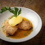 Hotel-restaurant Logis L'aubrac 호텔