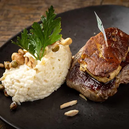Hotel-restaurant Logis L'aubrac 호텔
