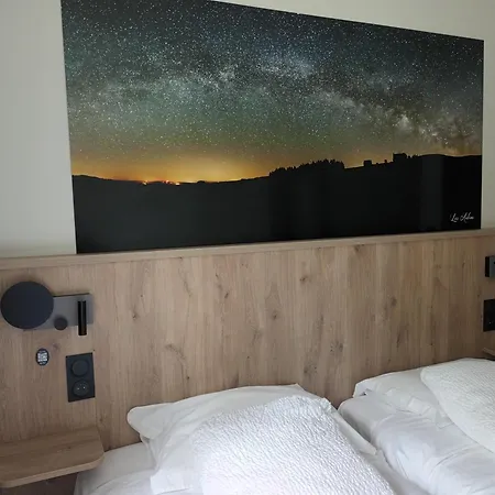 Отель Hotel-restaurant Logis L'aubrac Лайоль
