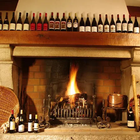 Hotel-restaurant Logis L'aubrac Отель Лайоль