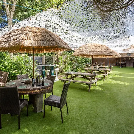 Hotel-restaurant Logis L'aubrac Отель Лайоль