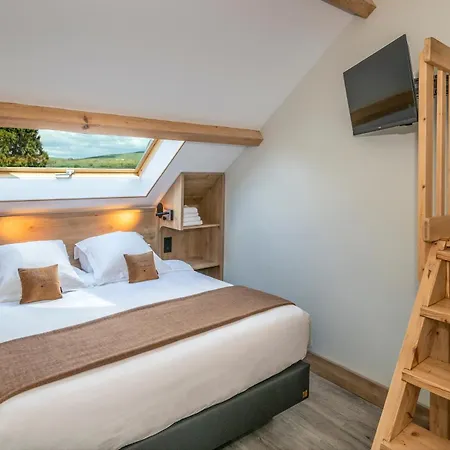 Отель Hotel-restaurant Logis L'aubrac 3*