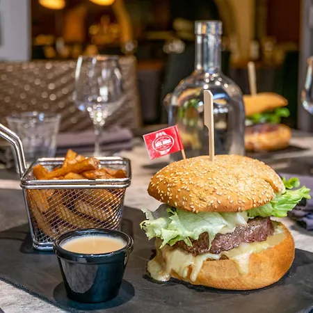 Hotel-restaurant Logis L'aubrac Отель