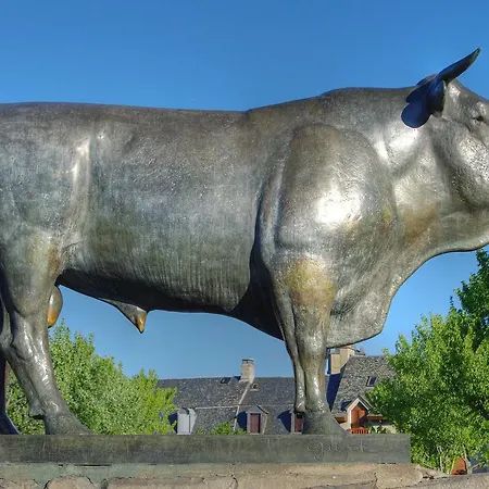 Hotel-restaurant Logis L'aubrac 호텔 라귀올르