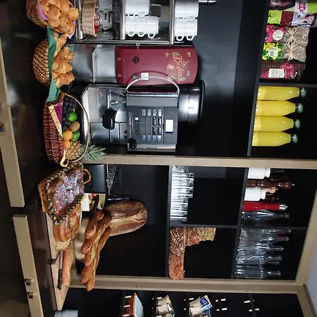 Hotel-restaurant Logis L'aubrac 라귀올르